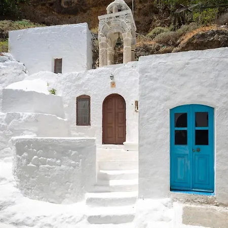 Nisyros Stone House With Roof Terrace. Ferienhaus Mandrákion